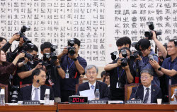 [국회를 부탁해] 조희대 대법원장, '국정감사 출석...준비한 문서 꺼내 작심발언'