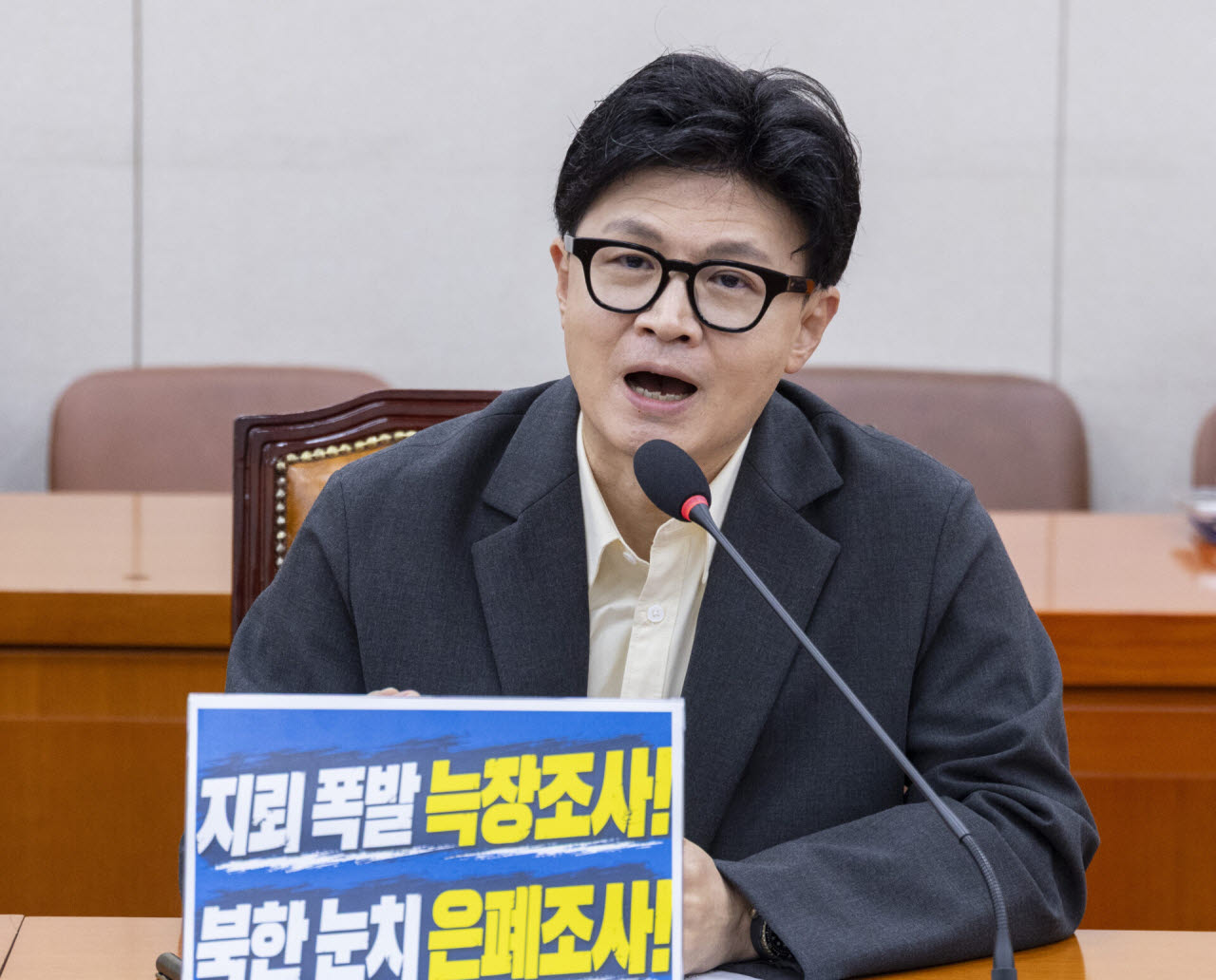 진중권 "한동훈, '노무현 성역' 민주당 약점 파고들어…크게 당황"