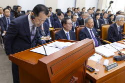 여야 뭇매 맞은 선관위…위철환 위원장 직무대행 "책임 통감"