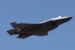 한국 거쳐야 할 F-35 부품 홍콩행…'이메일 실수'로 中에 넘어가
