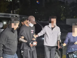`장모 살해·아내 납치` 20대, 송파서 압송…혼인무효소송 중 범행