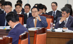 中 리스에 밀린 정책금융…안병길 "국내 재금융 확대"