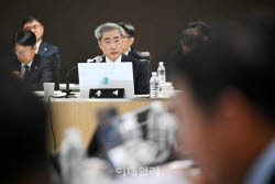 신현송 "내년 정부 예산안 GDP 0.5%p·물가 0.06%p 올려"