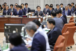 감사원 국감…與 '조희대 격려금' 野 '정치적 중립성' 공방