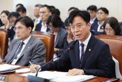 노란봉투법·메가특구 노동특례…국감서 여야 공방