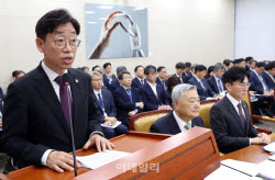 [포토]국정감사, '업무현황 보고하는 오태석 우주항공청장'