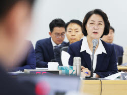 "허접하다" "타당하다" 추미애 앞에서 공수 뒤바뀐 여야