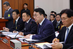 [포토]국토위 국정감사, '답변하는 이헌욱 한국부동산원장'