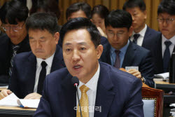 "정원오 '칸쿤 출장' 감사, 오세훈 보고 누락"…서울시 국감서 공방