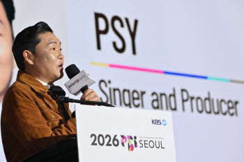 싸이 "치열한 경쟁 환경이 K콘텐츠 인기 비결…독창성 갖춰야 성공"