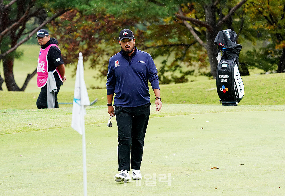  정찬민, 차분히 살펴 핀을 직접 노린다                                                                                                                                                             