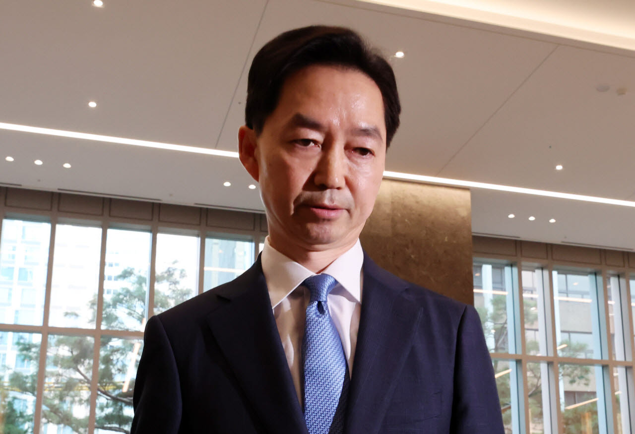 출근하는 김지용 초대 중대범죄수사청장                                                                                                                                                             