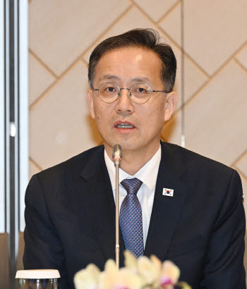 이형일, ‘롤러코스터 증시’에 “기초여건 여전히 견조…시장안정 조치 준비”