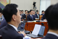 이찬진 "단일종목 레버리지, 증시 변동성에 일정 부분 영향…송구"