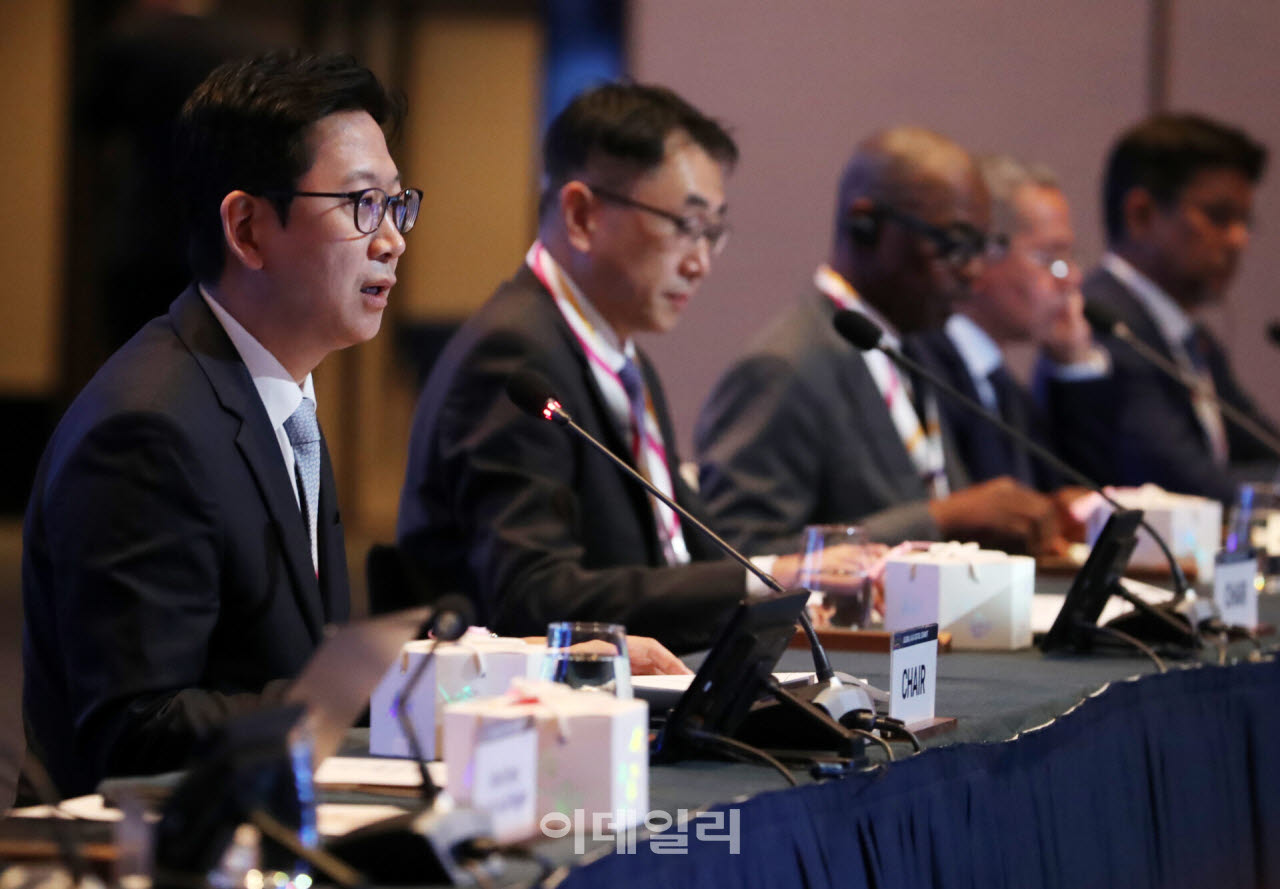 [포토] '글로벌 AI·디지털 서밋' 축사하는 배경훈 부총리