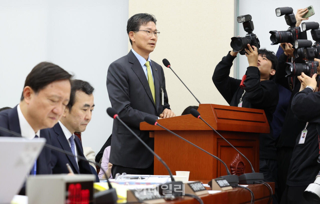[포토]국정감사, '답변하는 강태영 NH농협은행장'