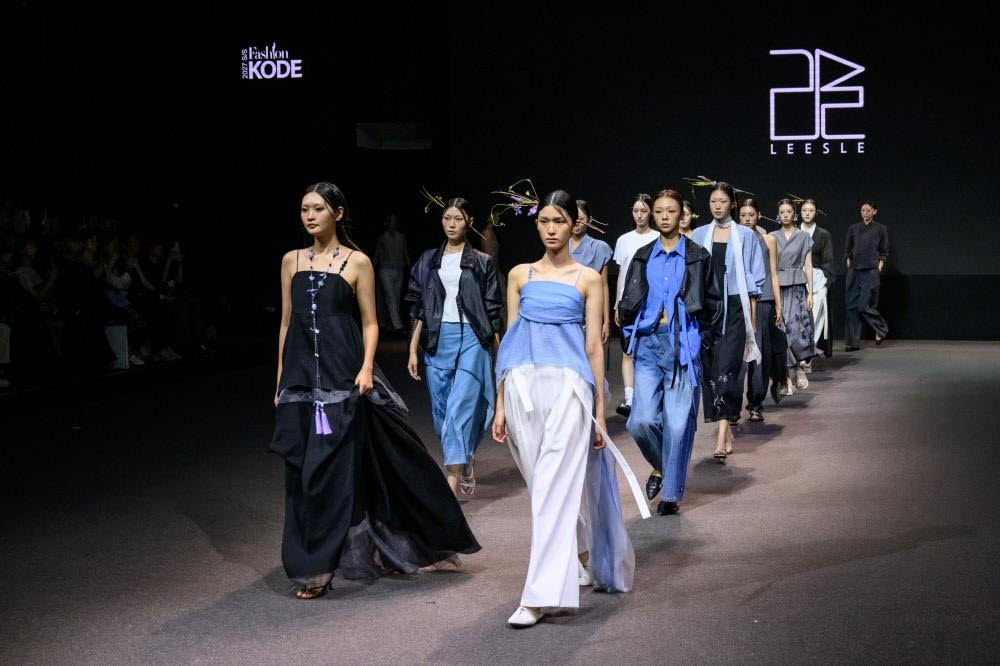 리슬, 패션코드 무대서 2027 S/S 컬렉션 ‘RAW & REFINED’ 공개