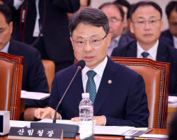산불진화헬기 도입도 관리도 부실…여·야, 산림청 질타