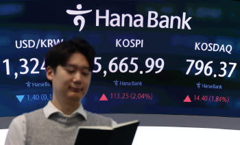 [속보]삼전하닉 2~3%대 반등…개인 '사자' 속 코스피 5600선 회복