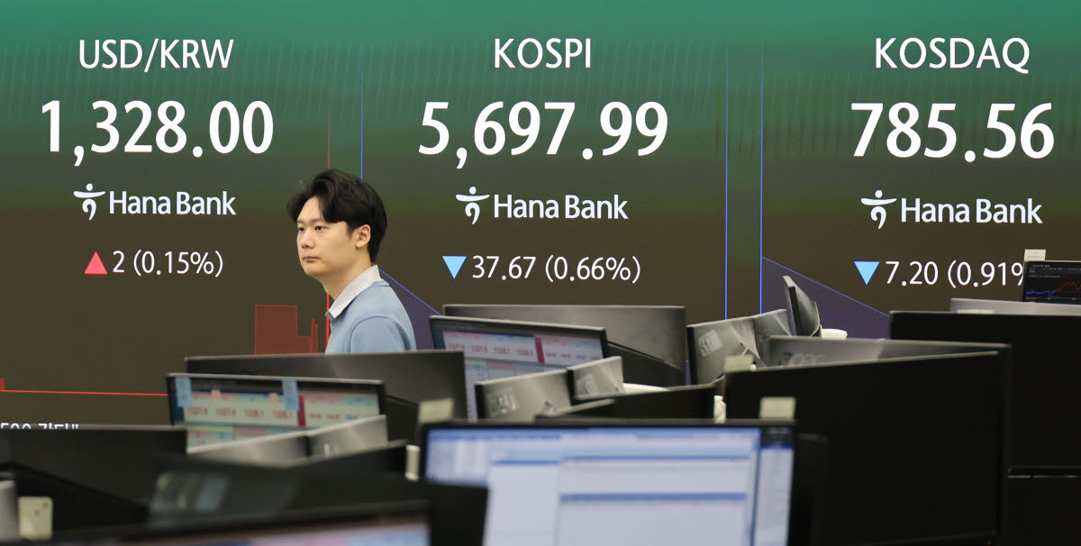코스피, 반도체 되돌림에 2%대 하락…5610선까지 밀려