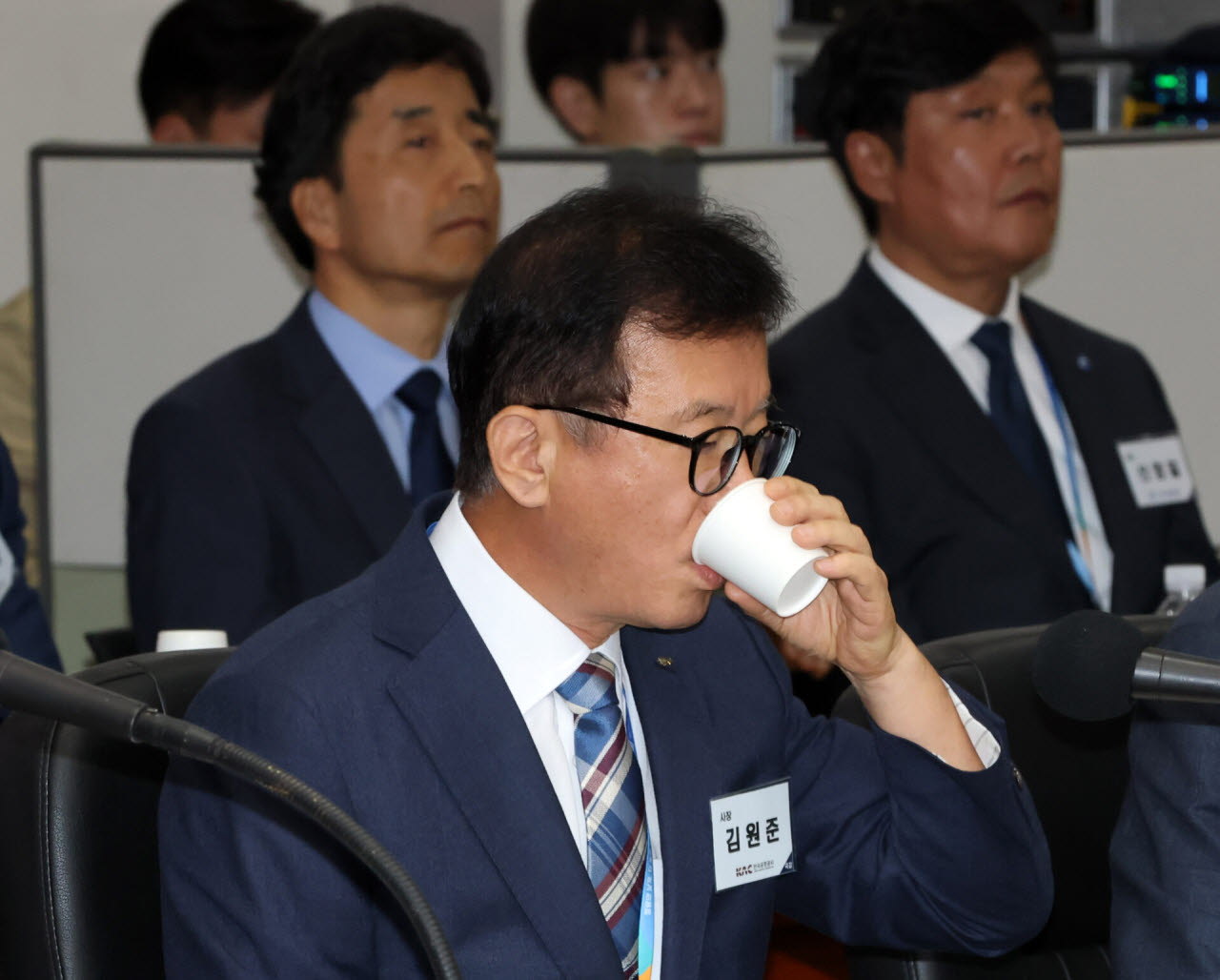 물 마시는 김원준 한국공항공사 사장                                                                                                                                                                