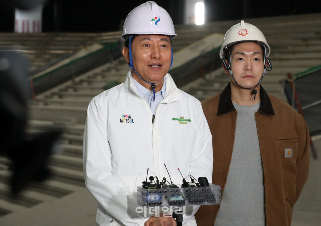  기자브리핑하는 오세훈 시장                                                                                                                                                                       