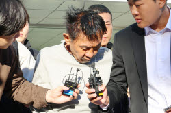 “금속탐지기 시끄러워서 껐다” 최충락 흉기 발견 못한 이유