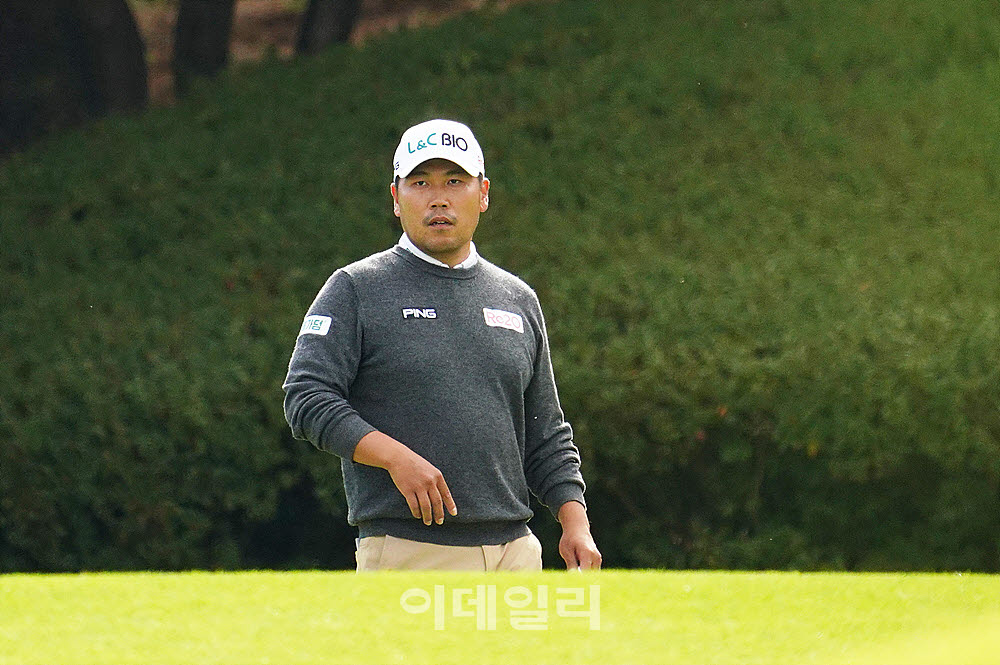  홀아웃하는 이대한                                                                                                                                                                                