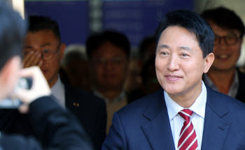 오세훈 '여론조사비 대납' 2심 무죄…"결백 믿어줘 감사"(종합)