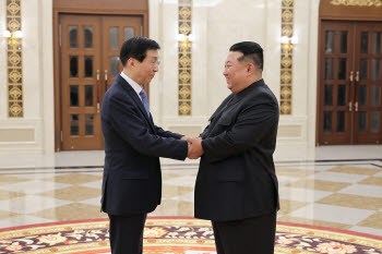 中 당일치기 한 김정은, "피로 맺어진 불패의 조중친선"