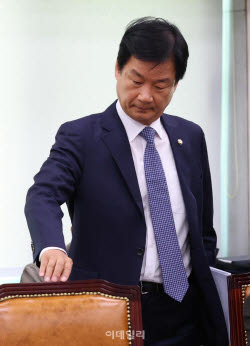 [포토]법사위 국정감사 참석하는 박균택 의원