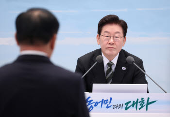 "수출로 번 돈, 농업 피해 보상에 써야"…李, 수출부담금 재차 꺼냈다