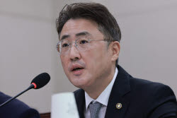 보호수용제 도입되나…법무부 "흉악범 재범 방지책 검토"