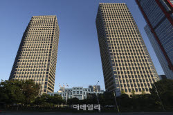 여의도 모래땅서 초고층 파격…'서울의 맨해튼' 시대 연 트윈타워