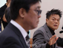 “JYP 주식 절반, 30% 웃돈 주고 사겠다”…주가 11% 급등