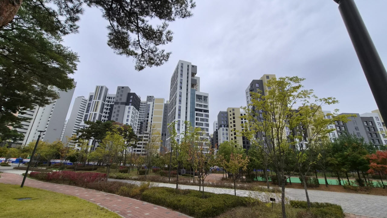 [르포]“서울 신축이 3.4억”…‘토지임대부’ 고덕강일3단지 ‘후끈’