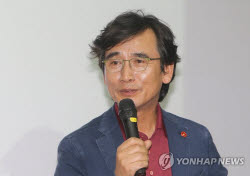"국민 속여" 쏘아붙인 유시민…李대통령 처벌불원으로 불송치