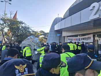 247만장 투표지 공개검증…올림픽공원에 시위대·경찰 집결[현장]