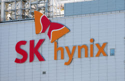 [속보]SK하이닉스, 3분기 영업익 83조 '사상 최대'…시장 전망치도 웃돌아