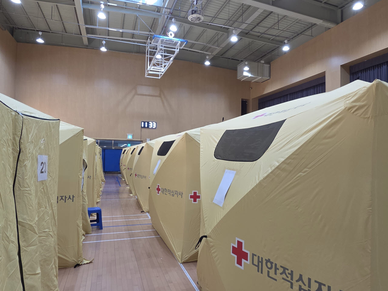 "집 없이 겨울 어떻게 버텨"…구룡마을 덮친 화마에 주민들 '발동동'
