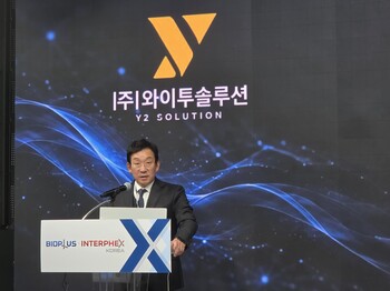와이투솔루션 美 룩사, 황반변성 치료제 장기 추적서도 효과 유지...기술수출 ‘급물살 기대’