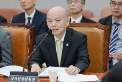 "여전히 尹 방어권 필요하냐" 묻자…인권위원장 "적법 절차 지켜야"