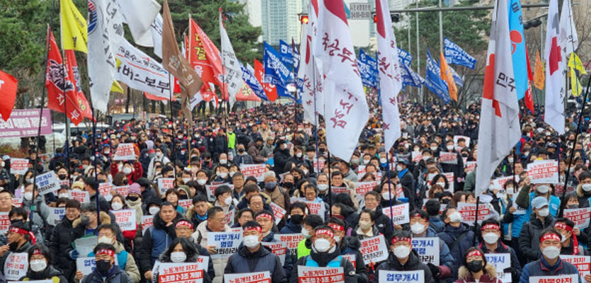 '파업철회' 화물연대, 집회는 계속…진보·보수 '맞불'도[사회in]