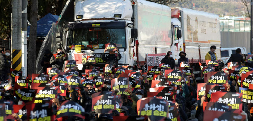 경찰, '화물연대 파업' 불법행위 34명 수사…체포영장 집행