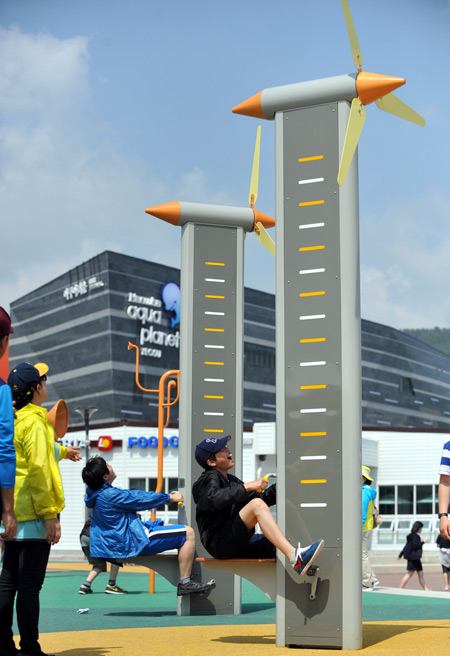 [포토] `풍차 돌리기` 힘껏 밟아보자