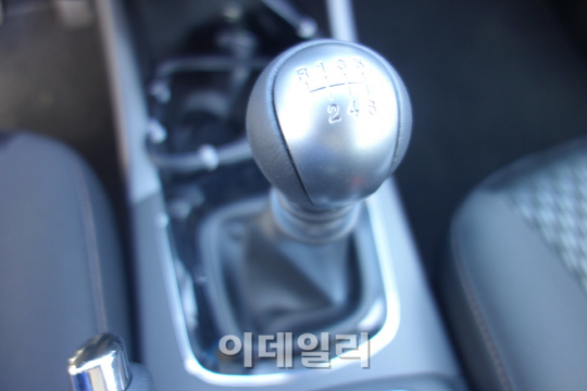 [車 엿보기]유럽에선 왜 수동변속 차가 대세일까