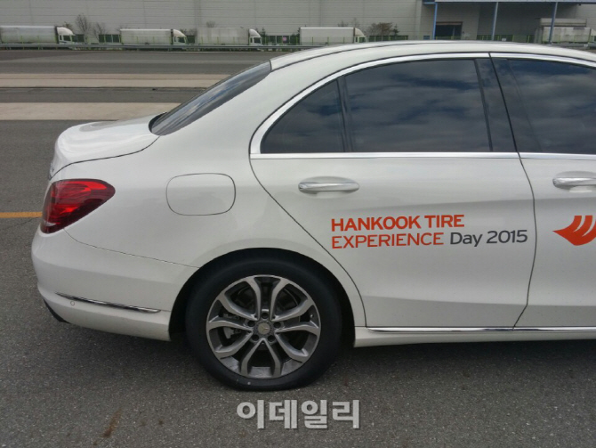 [車엿보기]런플랫 타이어, 펑크난 채 100km/h로 달려봤더니…