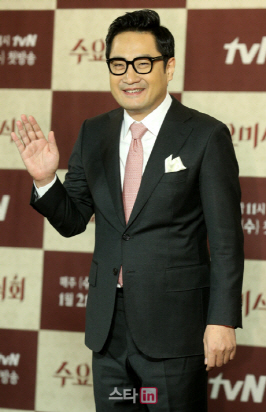 강용석, `박정희 혈서 조작` 주장 500만원 배상 판결