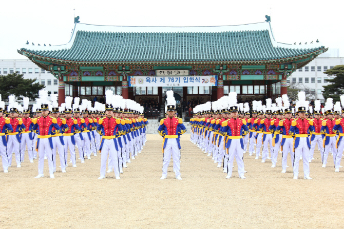 육사 76기 입학식, 4주 기초훈련 거쳐 생도 287명 탄생