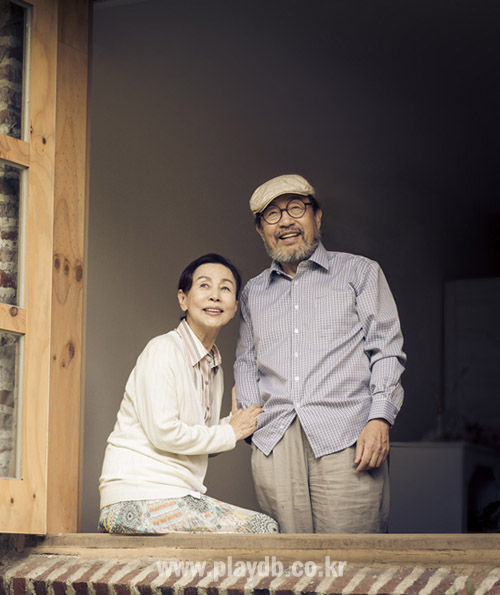 죽음 앞둔 아버지를 지켜보는 가족들...신구, 손숙 가슴 뭉클 무대 <아버지와 나와 홍매와>